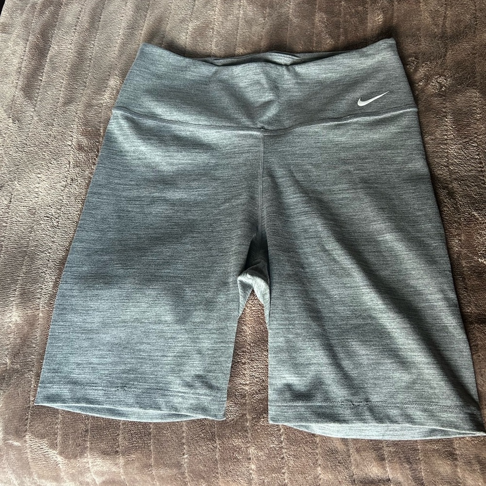 Nike The One Womens Tight Fit Mid Rise 7" Small Gray Yoga Pilates Bike Short